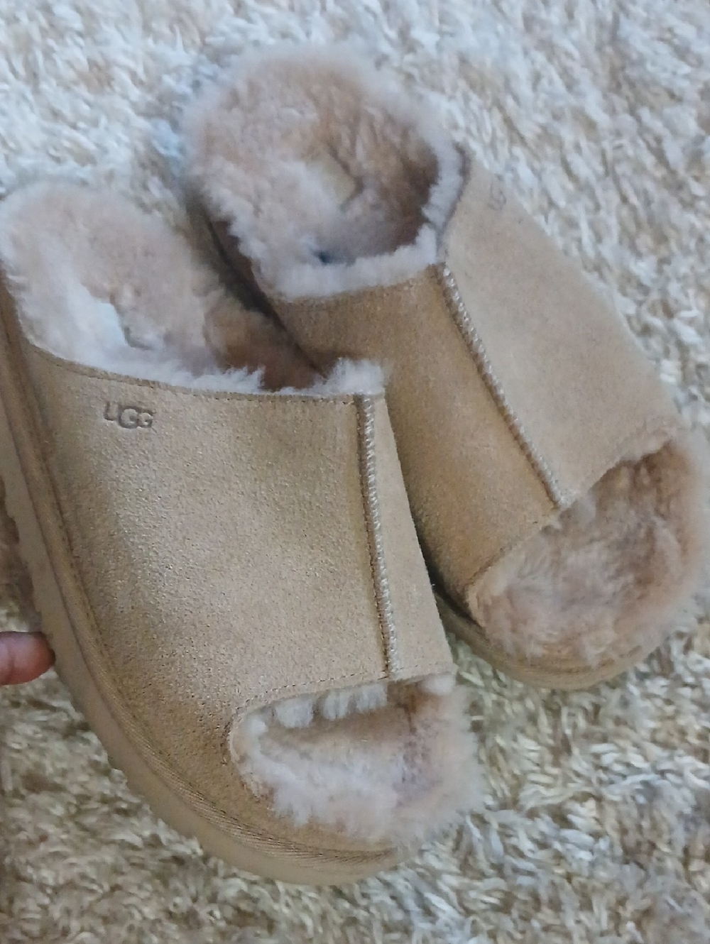 UGG SLIPPERS (INDOOR AND OUTDOOR)